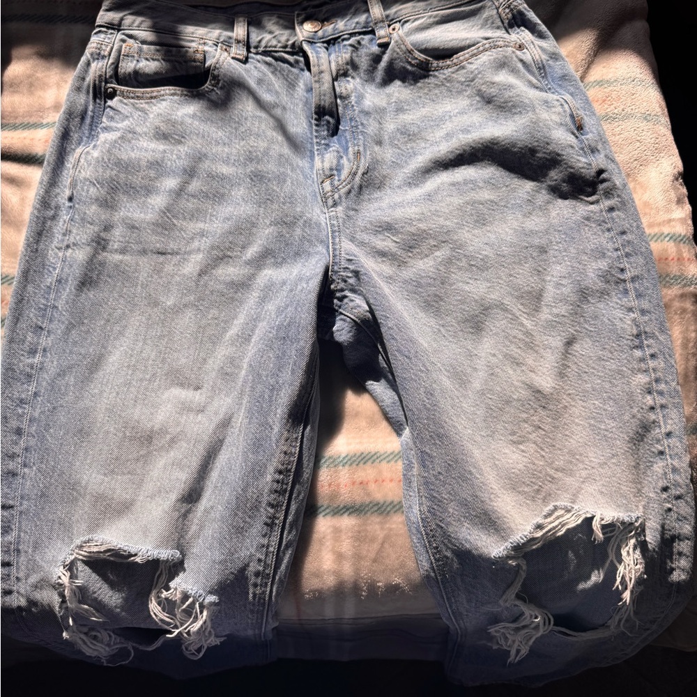 American Eagle Light Wash Boyfriend jeans